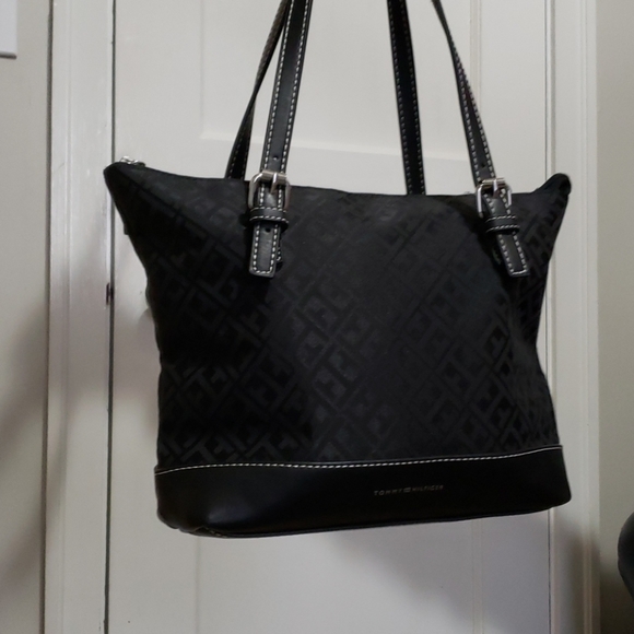 Tommy Hilfiger Handbags - Tommy Hilfiger Black handbag